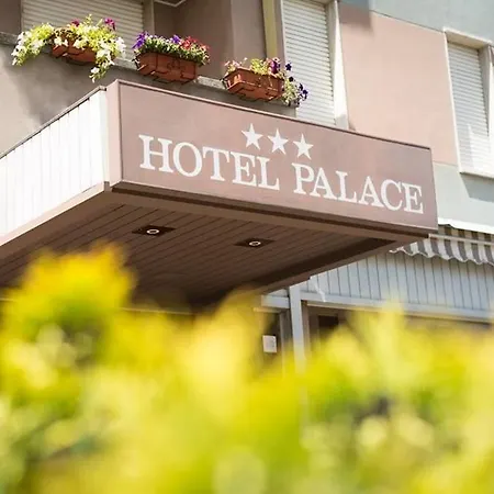 Palace 3*
